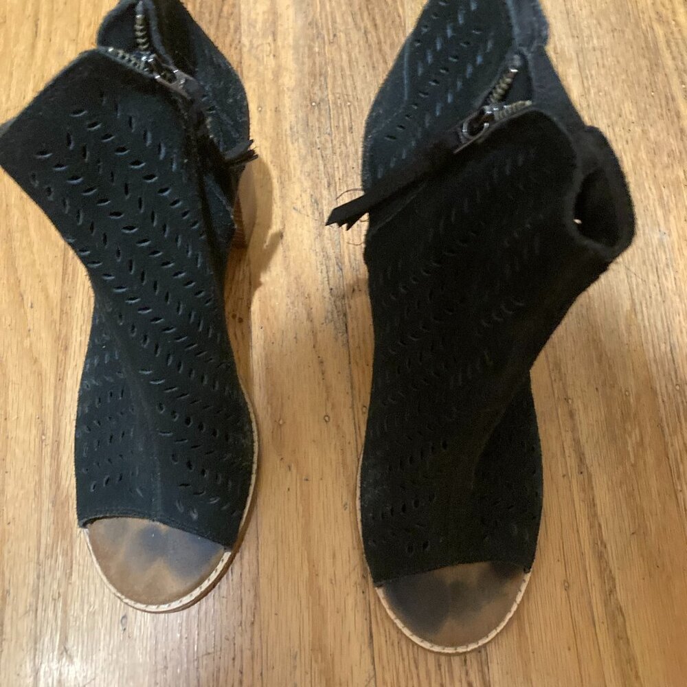 Toms suede black ankle boots - size 9.5 - GUC